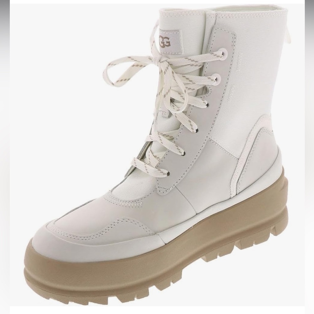 Ugg NIB Women’s White Lug Lace-Up Platform Boots. Size 8.  DS-076